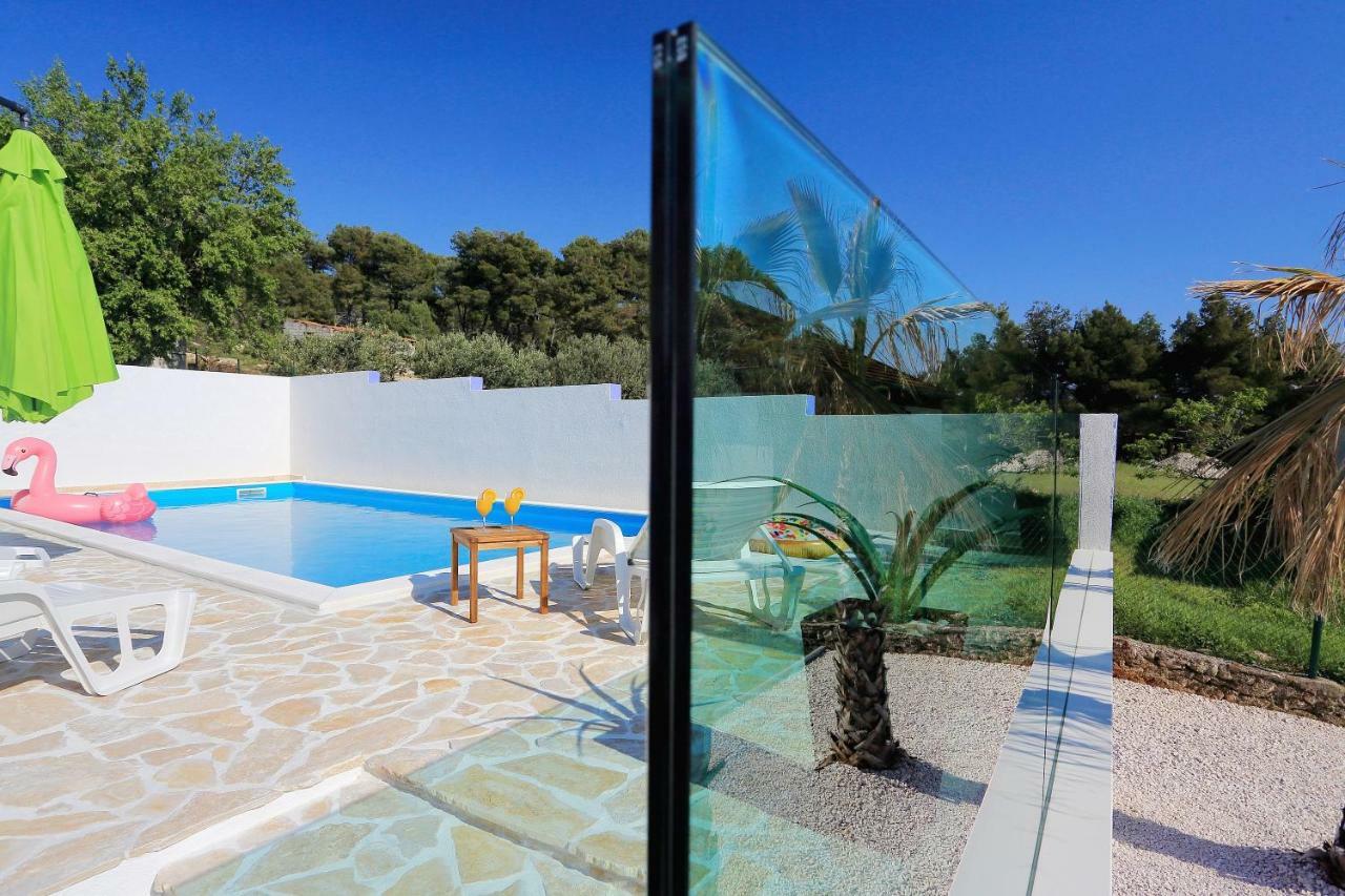 Apartment And Pool Nika Бибинье Экстерьер фото